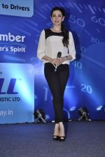 Karisma Kapoor at Driver_s Day event in Trident, Mumbai on 23rd Aug 2013 (22).JPG